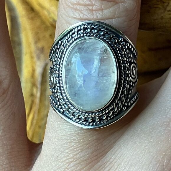 Natural Rainbow Moonstone Sterling Silver Cocktail Ring Size 6 - Picture 1 of 9